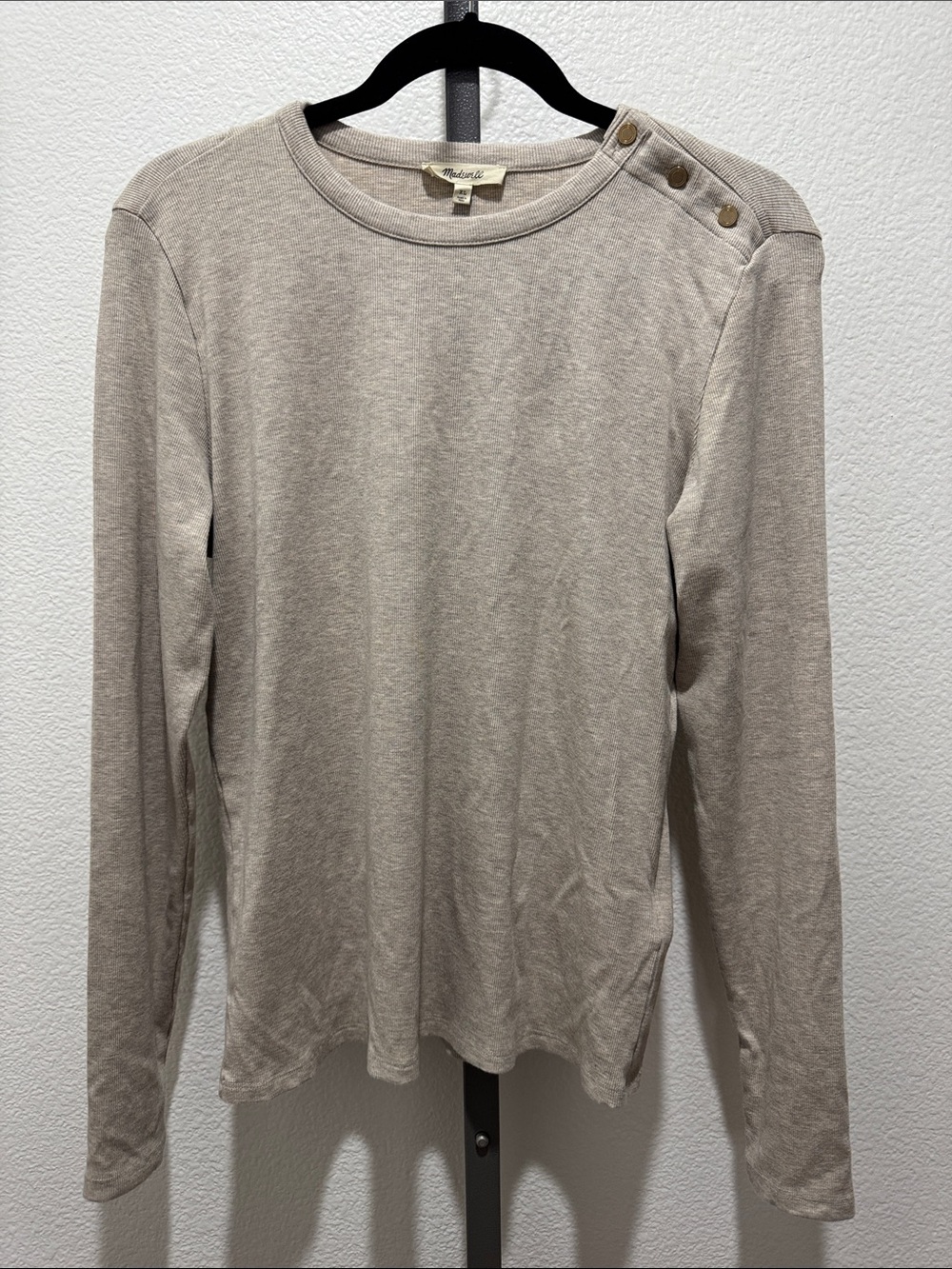 Madewell Button-Shoulder Long Sleeve Tee in Light Taupe